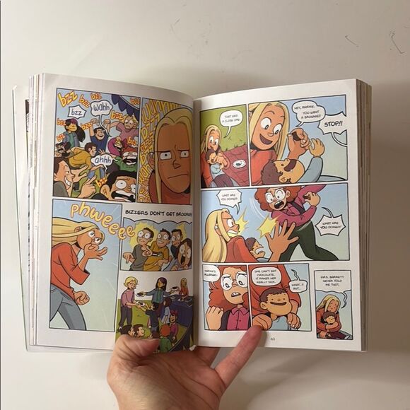 Scholastic The Baby-Sitters Club Dawn and the Impossible Three Graphic Novel - Picture 8 of 8